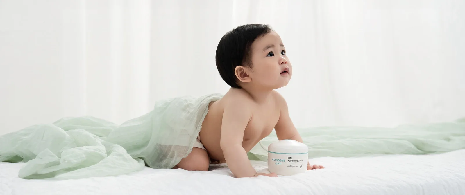 Немовля з кремом GOONGBE Baby Moisture Cream